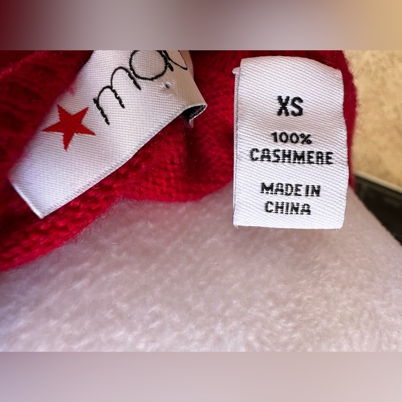 Macys 100% cashmere V-neck sweater - Picture 7 of 7